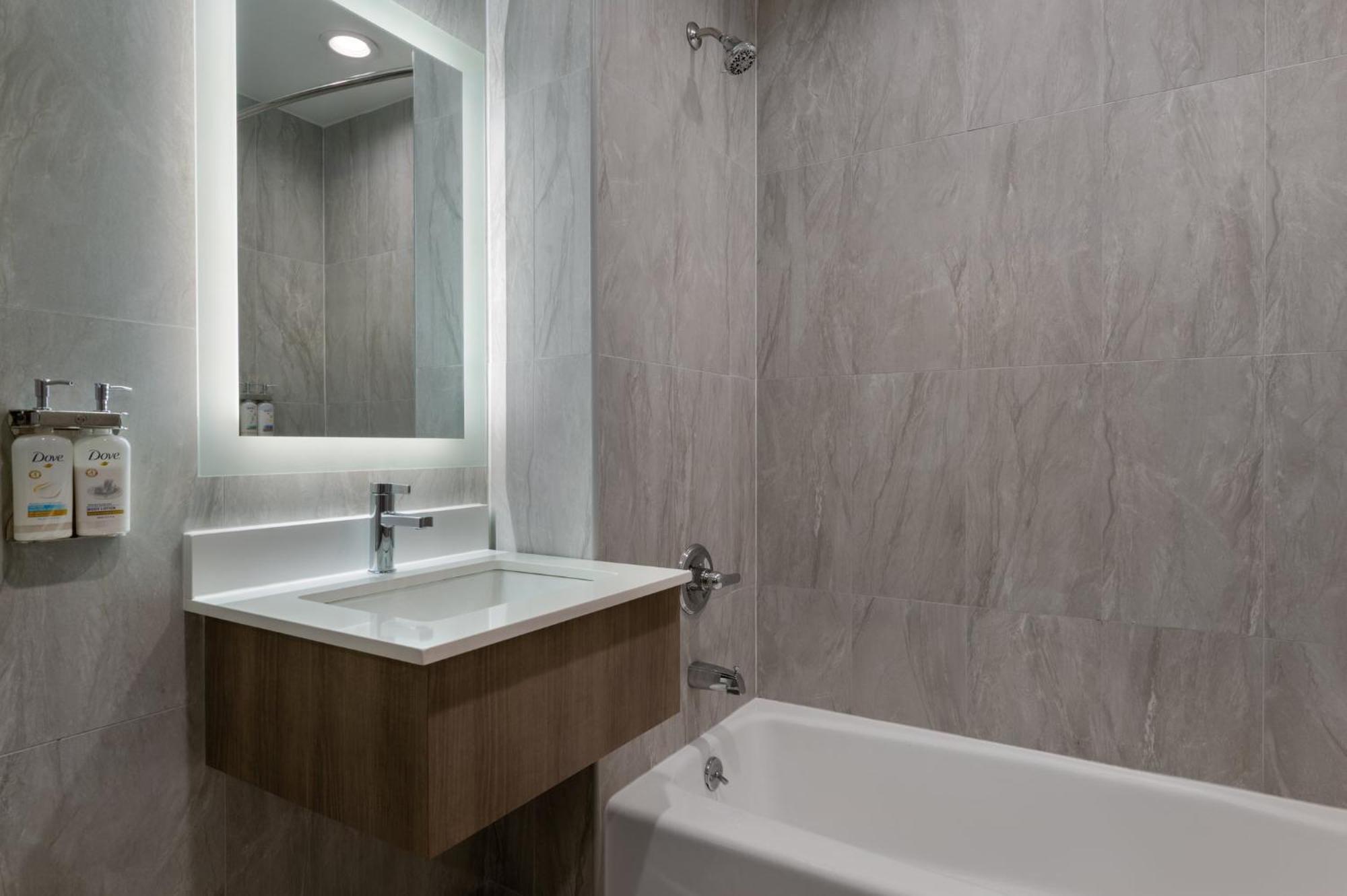 Express & Bronx - Zoo Area By Ihg