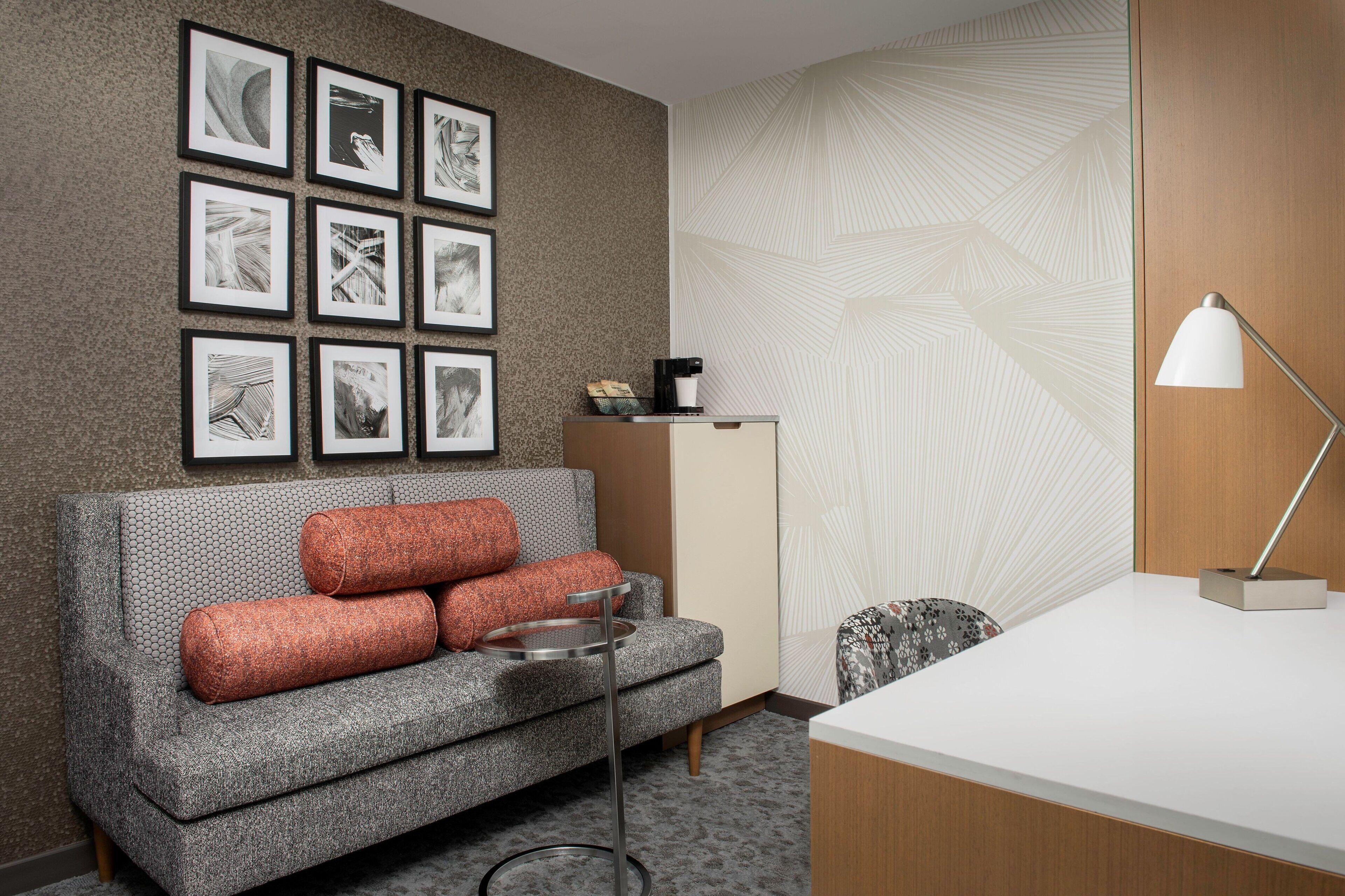 Hotel Springhill By Marriott Queens