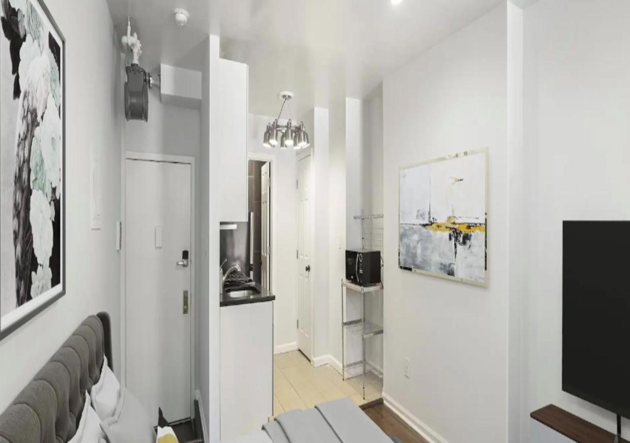 Upper E Side Spacious Studio! Apartment