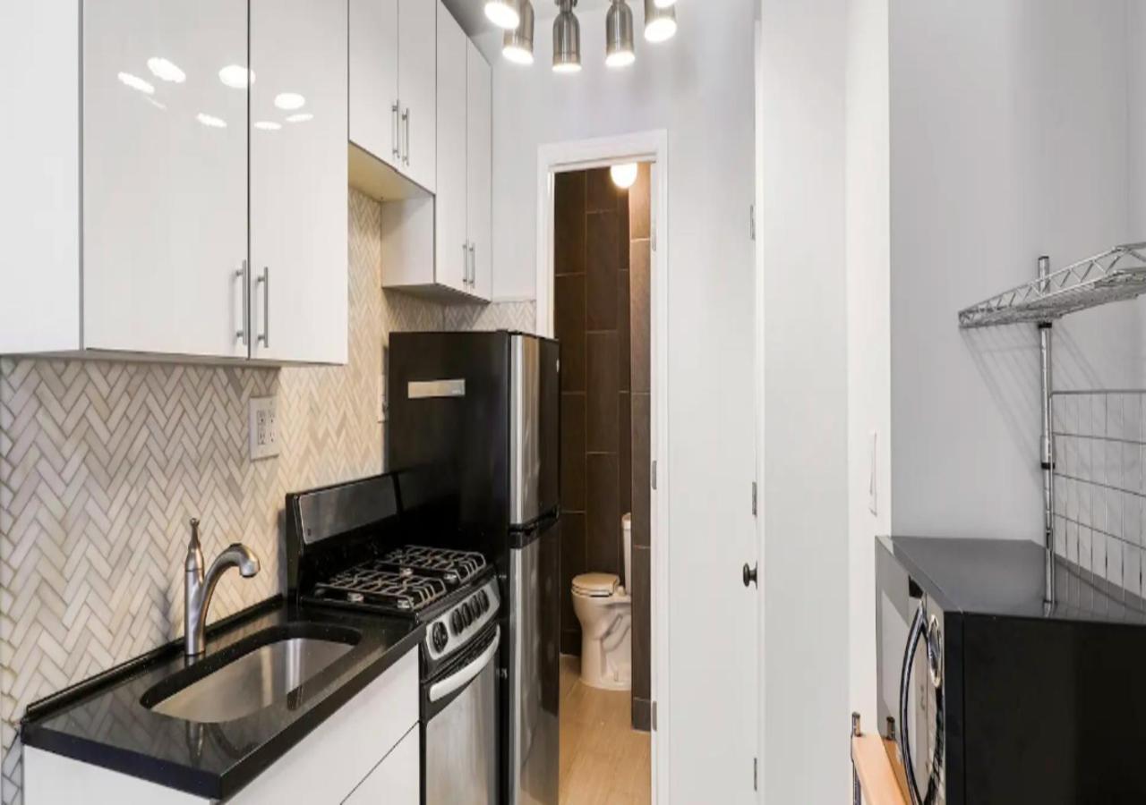 Upper E Side Spacious Studio! New York