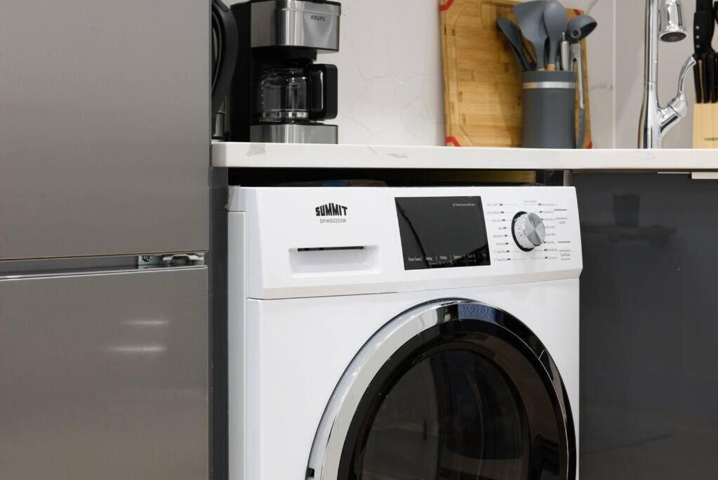 78-4d Quality 1br W&d Skylight By Park New York