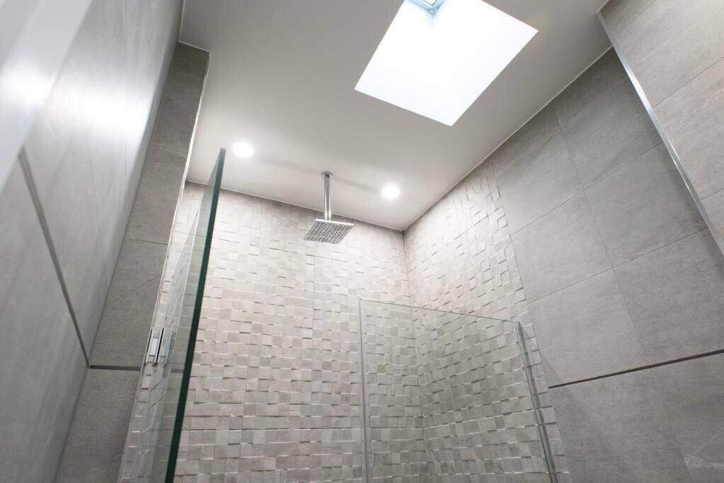 Apartment 78-4d Quality 1br W&d Skylight By Park