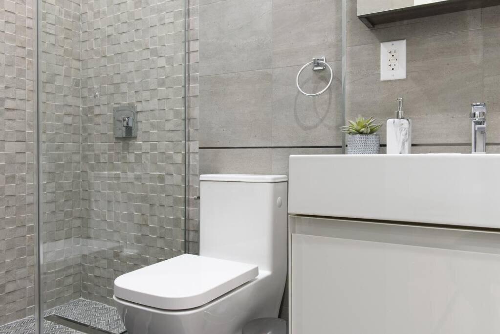 78-4d Quality 1br W&d Skylight By Park *