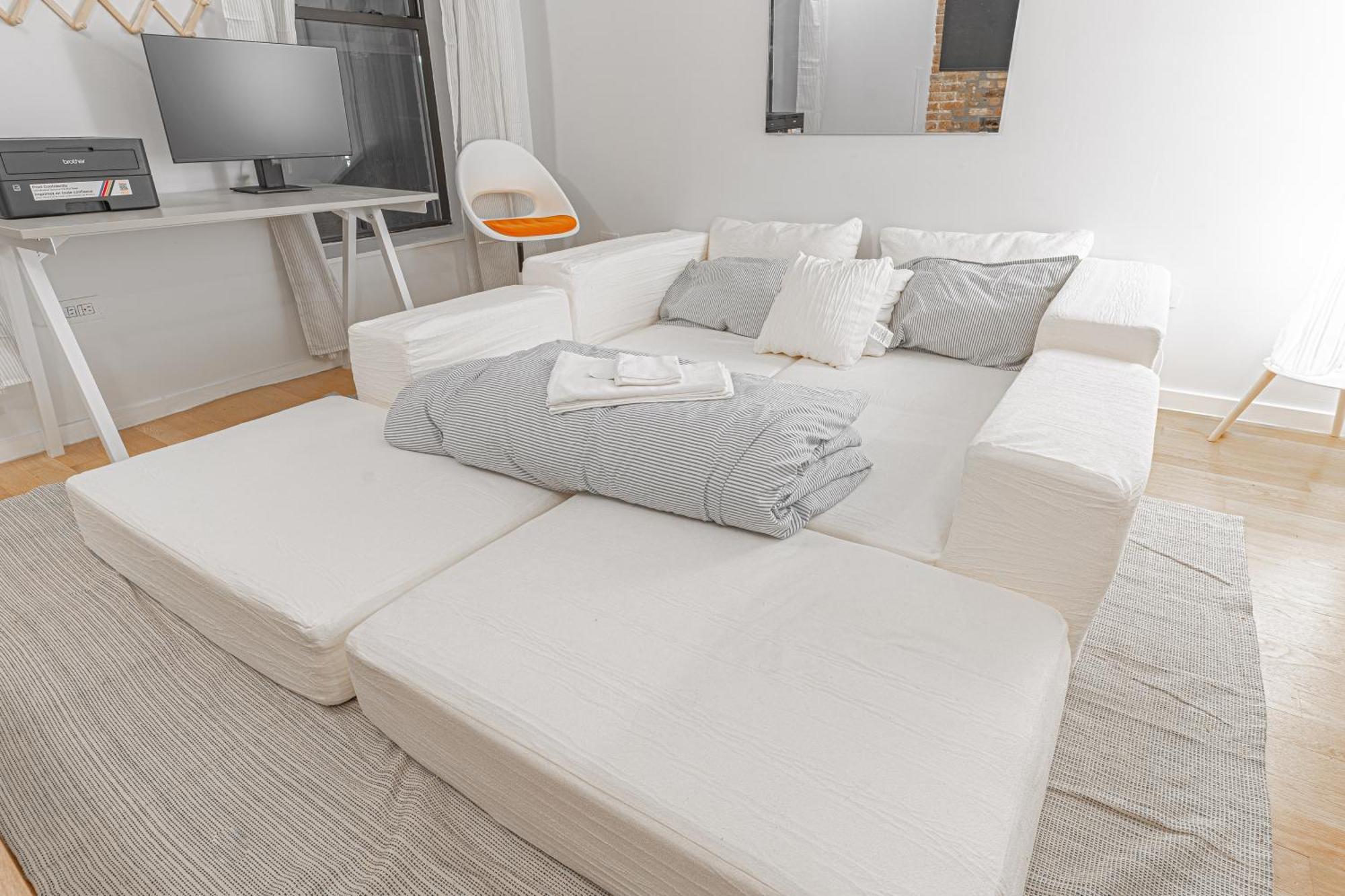 Stylish 2br Close To Williamsburg Apartment New York