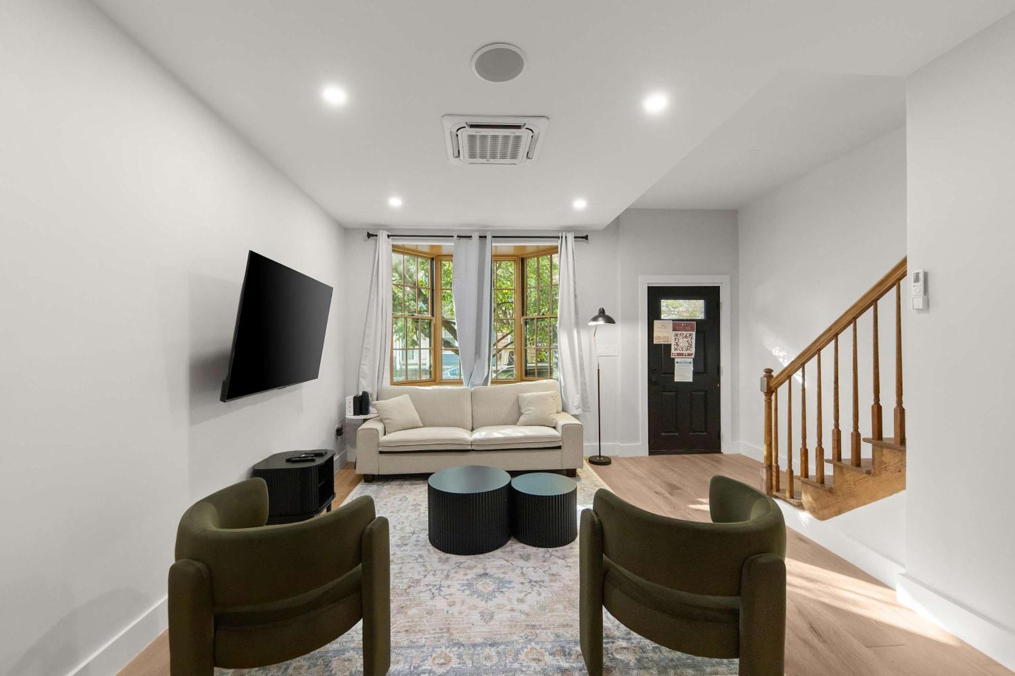 10-1 Stylish Townhouse Oasis In Greenpoint Holiday home