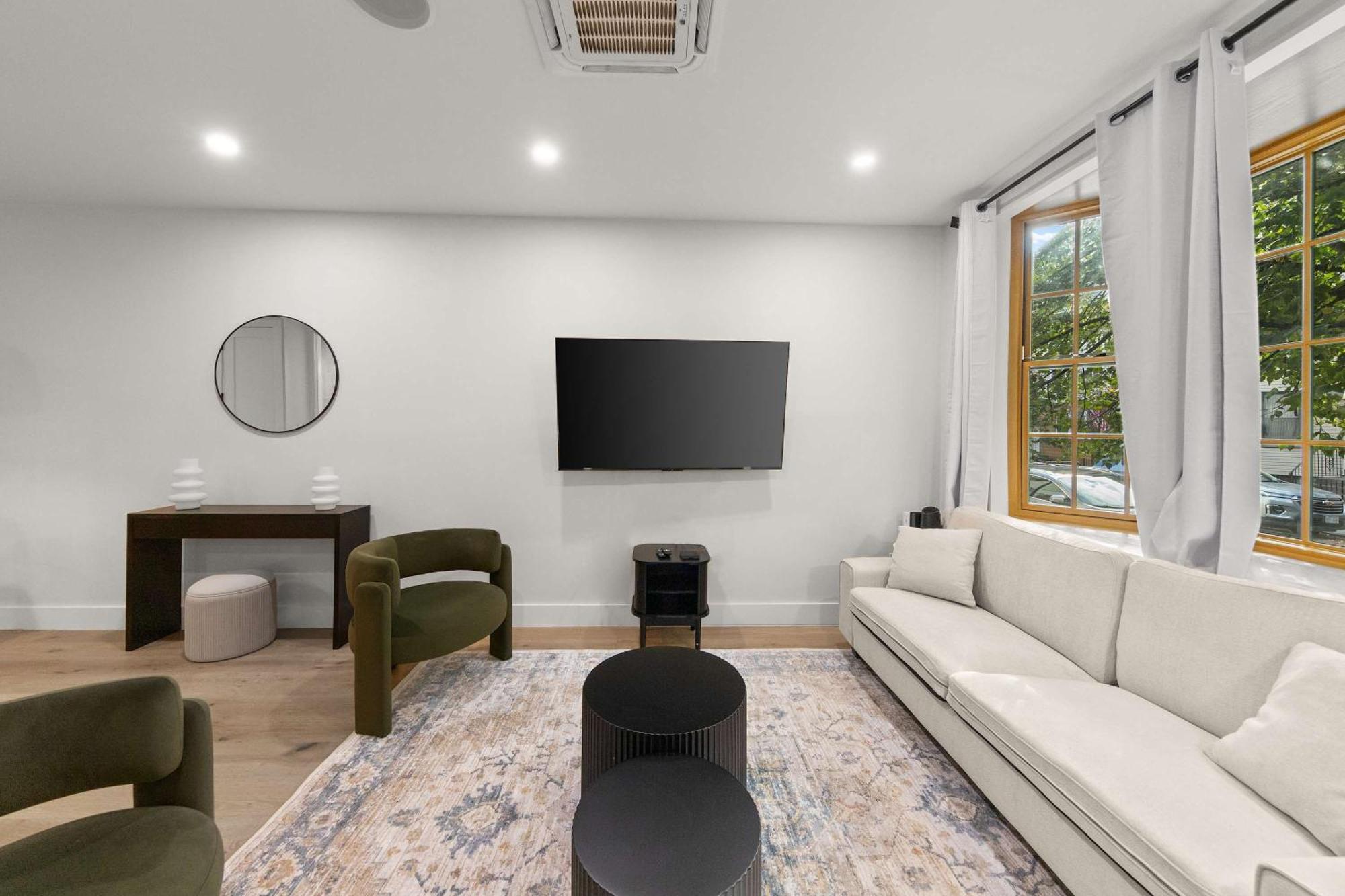Holiday home 10-1 Stylish Townhouse Oasis In Greenpoint