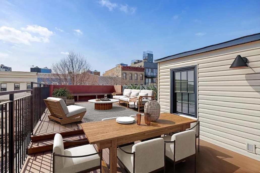 Holiday home 10-1 Stylish Townhouse Oasis In Greenpoint New York