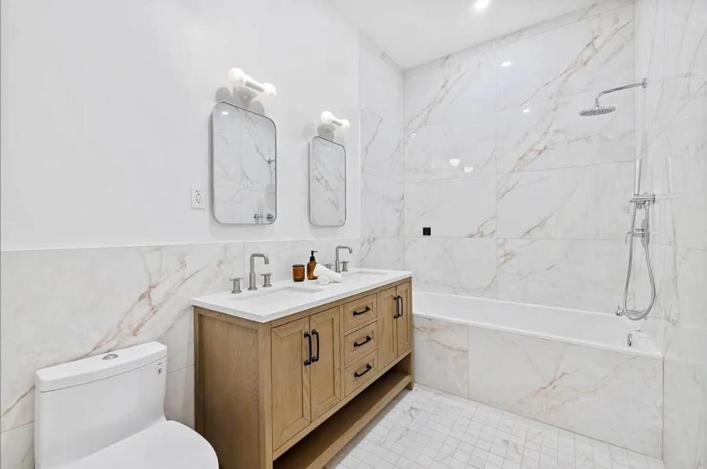 10-1 Stylish Townhouse Oasis In Greenpoint Holiday home
