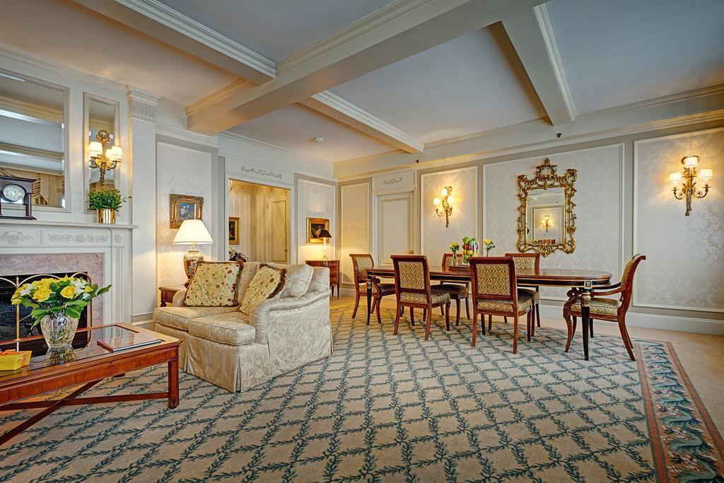 Hotel Elysee By Library Collection New York