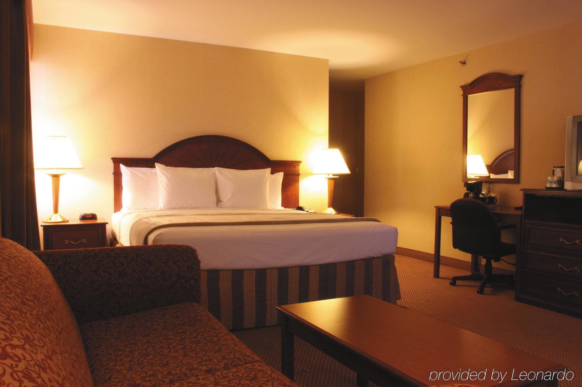 La Quinta By Wyndham Queens Hotel