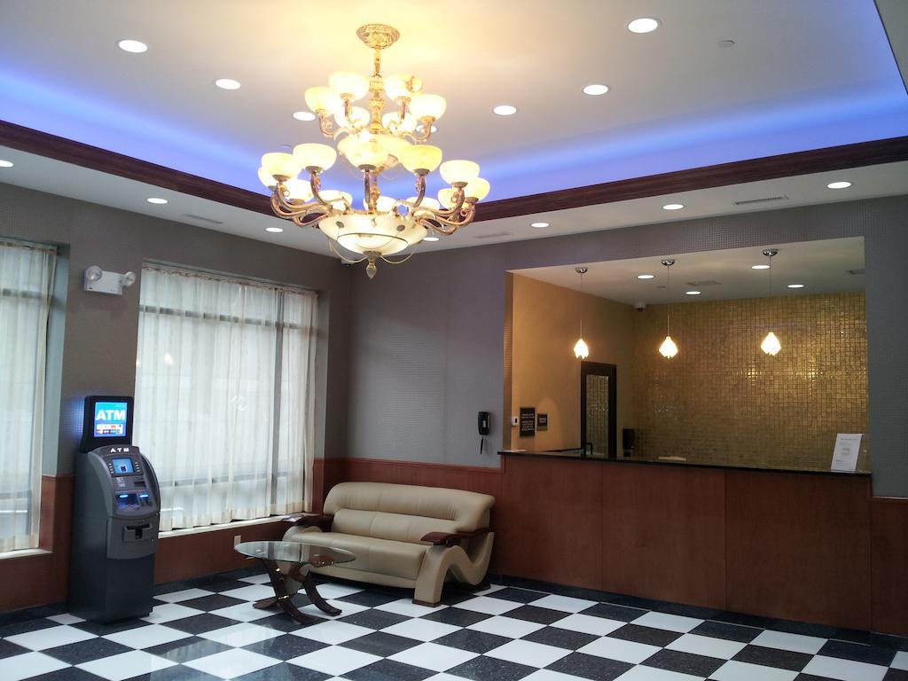 Hotel Howard Johnson By Wyndham Jamaica Ny Near Airtrain Jfk