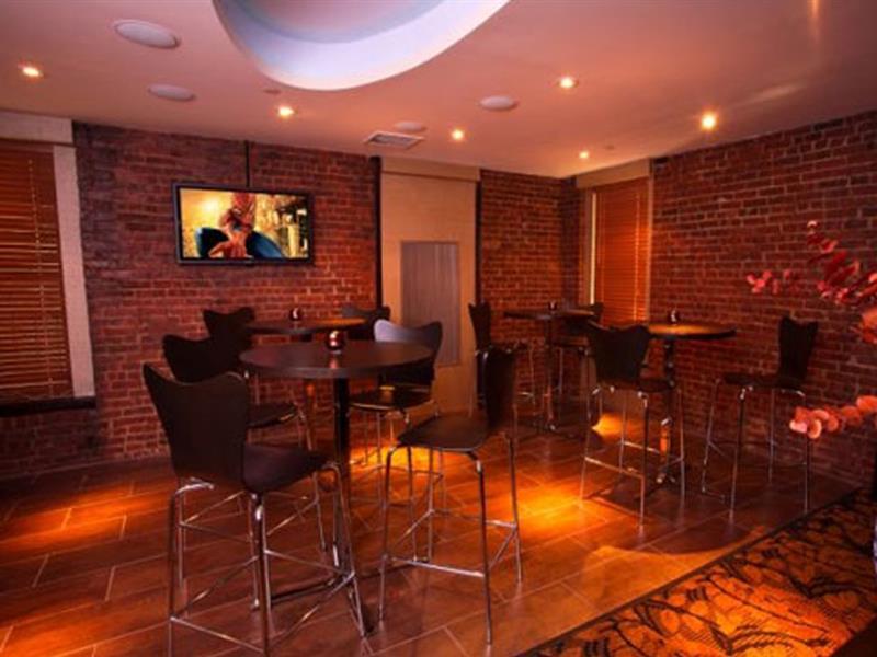 Hostel Broadway & *