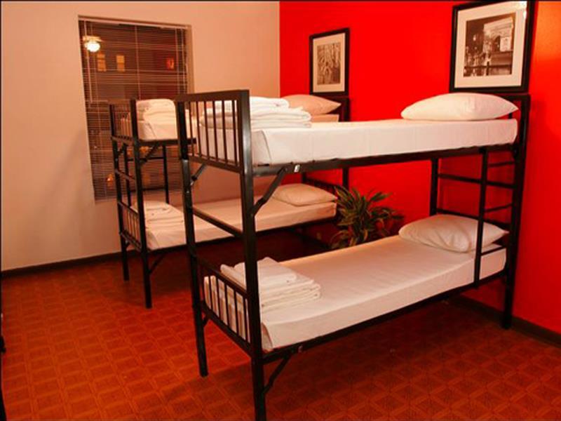 Hostel Broadway &