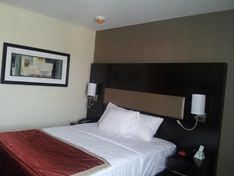 Howard Johnson By Wyndham Jamaica Ny Near Airtrain Jfk New York