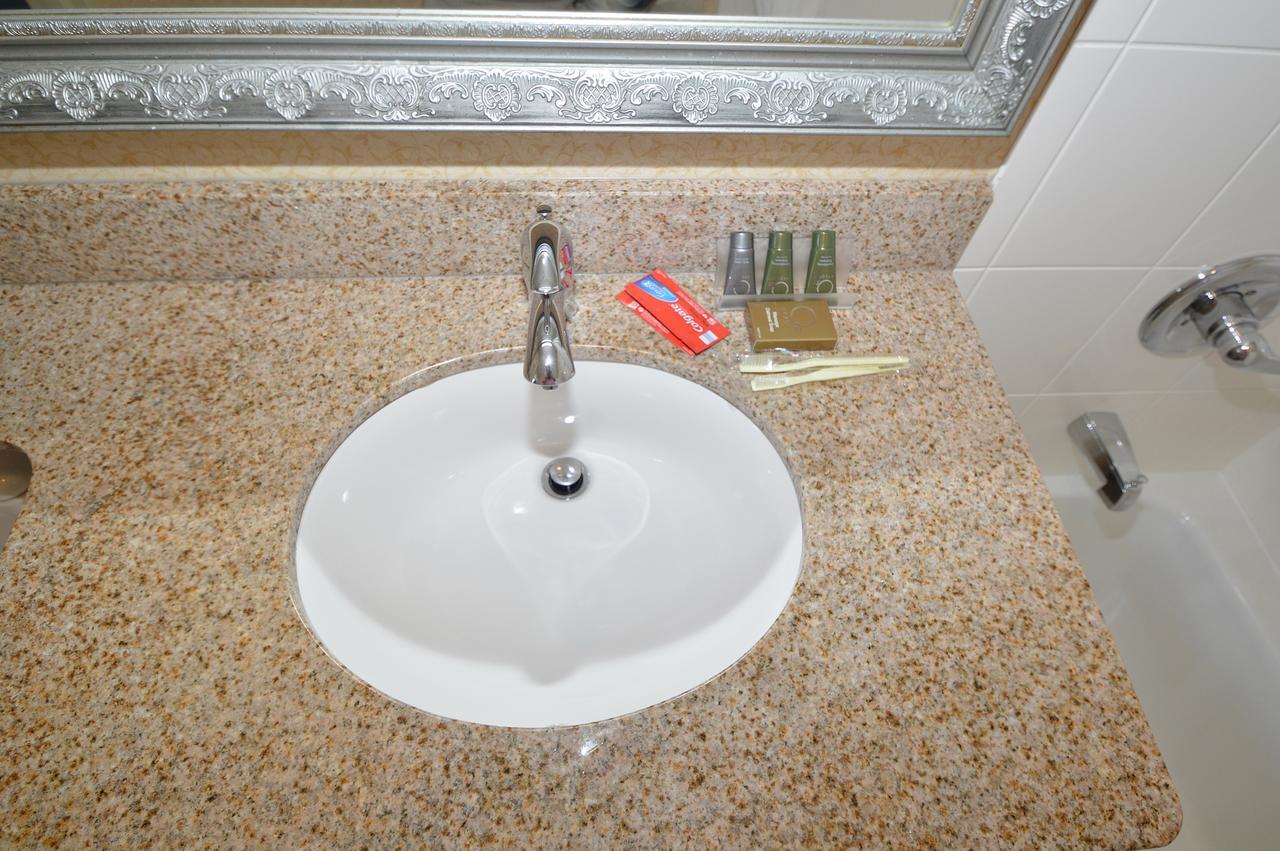 - Laguardia Airport New York