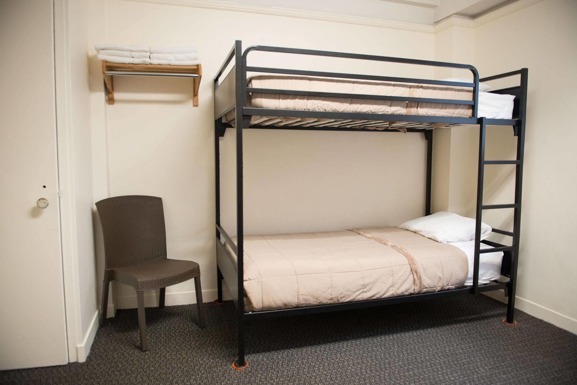 Flushing Ymca Hostel *