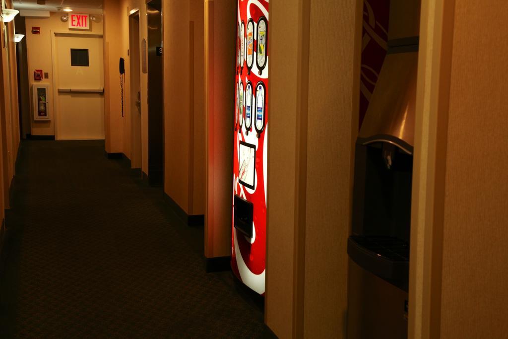 - Laguardia Airport Hotel