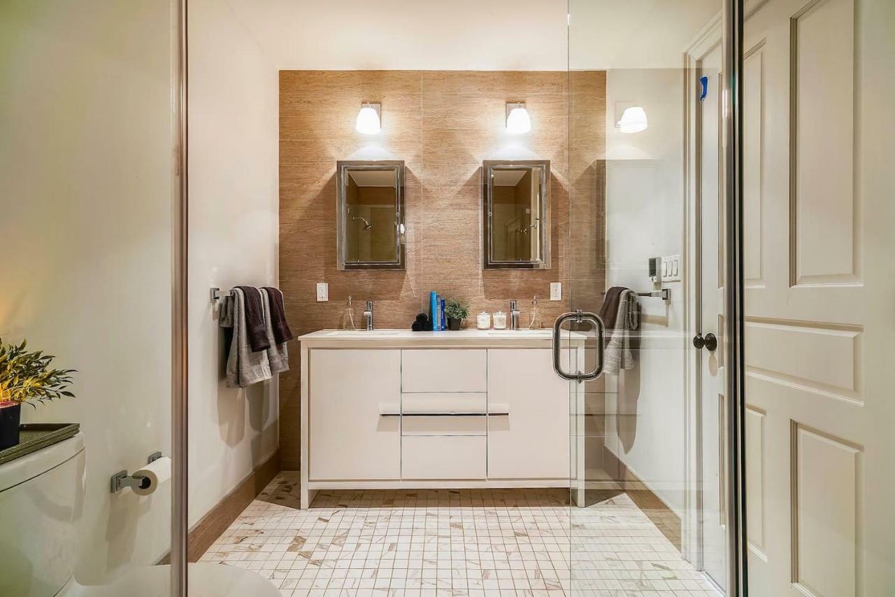 Stayloom's Gorgeous Luxe Brownstone | Near A/c *