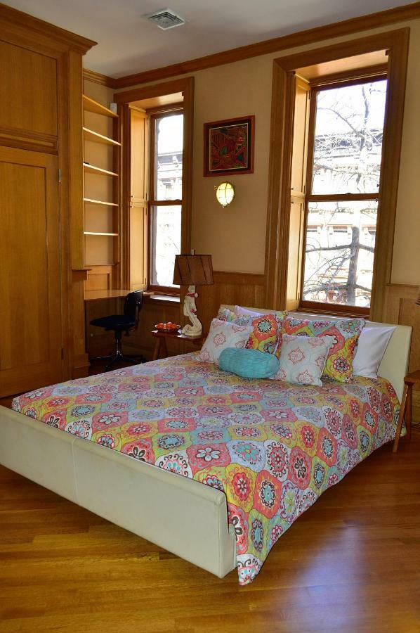 Harlem Jazz Getaway Mansion. Ferienhaus