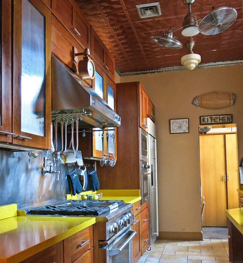 Harlem Jazz Getaway Mansion. Ferienhaus