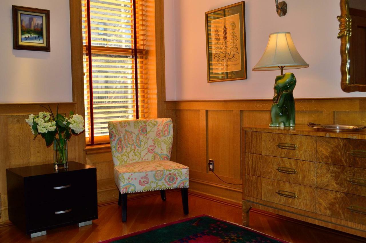 Harlem Jazz Getaway Mansion. Ferienhaus