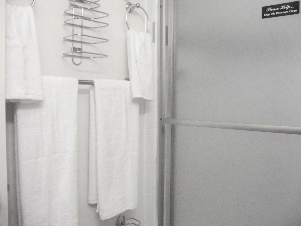 Two-bedroom Serviced Apartment: High-speed Wi-fi & Bi-monthly Housekeeping