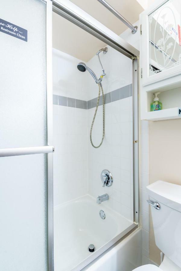 Two-bedroom Serviced Apartment: High-speed Wi-fi & Bi-monthly Housekeeping Apartment *