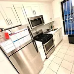 2 Bedrooms Flat 5 Minutes From Times Square Apartment
