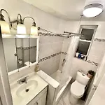 2 Bedrooms Flat 5 Minutes From Times Square
