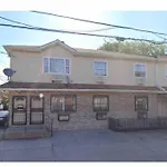 Large Apt, One Block To Train