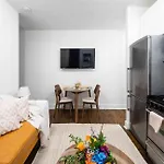Cozy 2 Bd/1 Ba Apartment In Manhattan