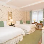 Hotel Roger Smith 3*