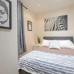 4Br In Amsterdam Ave
