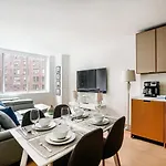 Stylish 2 Bd 2 Ba At Ues