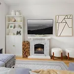 Bright Designer Cottage In Historic Harlem