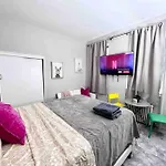 Cozy Apt In Heart Manhattan #18