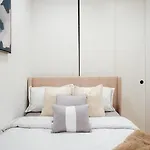 1288-4R Newly Furnished Prime Ues 2Br