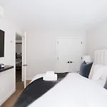 Unbeatable 1Br With Massive Private Patio In Upper East Side