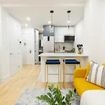 1597-1 Large Studio W D In The Unit Prime Ues