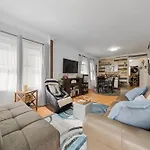 Comfy And Convenient Room In Ny