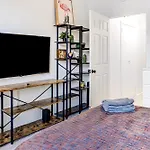 3 Bedroom Gorgeous Suit In Hells Kitchen