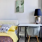 3 Bedroom Gorgeous Suit In Hells Kitchen