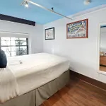 Hotel Chelsea Pines New York