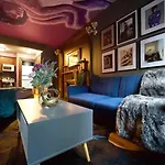 Royal Purple Reign Nyc\'S Prince-Inspired Oasis!