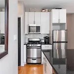 Apartment Renovated Lower Eastside 2br Washer Dryer New York