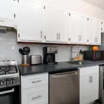 Lovely 2 Bedroom Unit In Nyc
