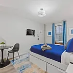 Location Walk To Times Square Apartment *