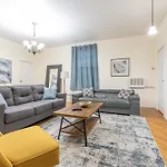 Monthly Nyc Rentals- Stylish 3 Bedroom Unit