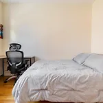 Private Room - 23 Minutes To Times Square