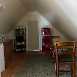 Charming Spacious 2 Bedroom Apartment!